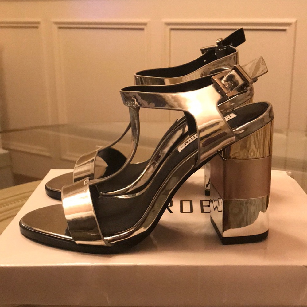 Cape Robbin Sz 6 Callie-1 Metallic Sandal